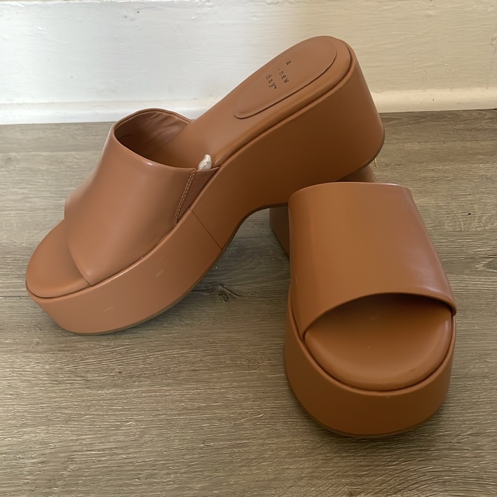 7.5 Tan Platform Slides